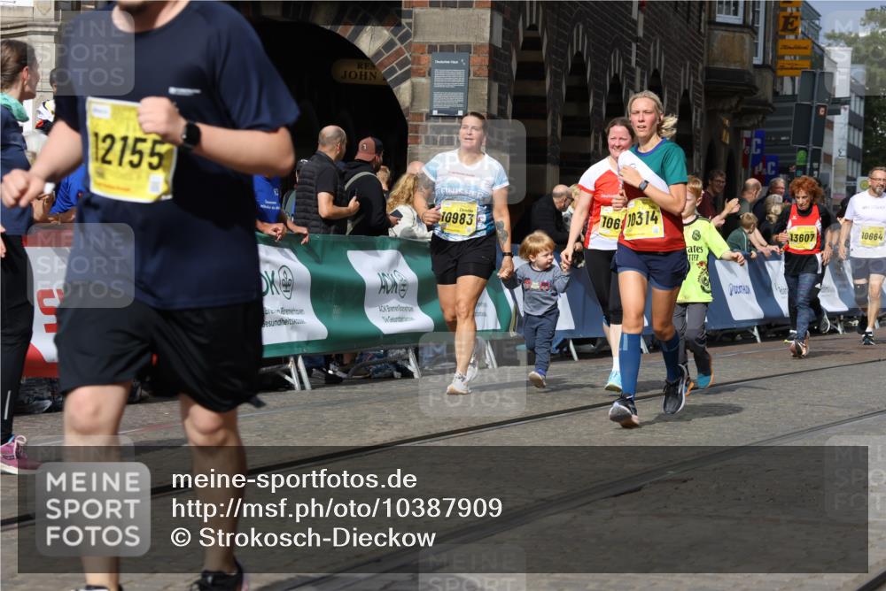 13.09.2026 - 21. swb-Marathon Bremen Strokosch-Dieckow http://msf.ph/oto/10387909 13.09.2026 11:09:21 Ziel 10217, 10321, 10455, 10570, 10599, 10630, 11011, 11053, 11074, 11091, 11138, 11304, 11434, 11531, 11578, 11812, 11905, 12155, 12192, 12337, 12353, 12438, 12554, 10386, 10424, 10556, 10712, 10769, 10823, 10981, 11192, 11225, 11883, 11914, 11937, 11995, 12322, 12409, 12474, 12532 meine-sportfotos.de