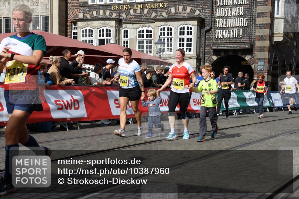 13.09.2026 - 21. swb-Marathon Bremen Strokosch-Dieckow http://msf.ph/oto/10387960 13.09.2026 11:09:25 Ziel 10217, 10314, 10321, 10455, 10570, 10630, 11011, 11074, 11091, 11138, 11304, 11531, 11578, 11812, 11905, 11987, 12155, 12192, 12337, 12554, 10234, 10386, 10417, 10424, 10696, 10712, 10785, 10990, 10991, 11192, 11937, 12409, 12474, 12532 meine-sportfotos.de