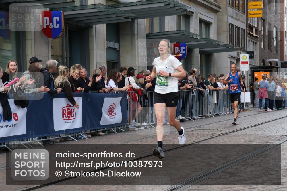13.09.2026 - 21. swb-Marathon Bremen Strokosch-Dieckow http://msf.ph/oto/10387973 13.09.2026 12:57:21 Ziel 919, 2986, 4795, 6264, 365, 850, 1875, 3368, 5912 meine-sportfotos.de