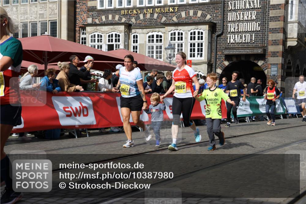 13.09.2026 - 21. swb-Marathon Bremen Strokosch-Dieckow http://msf.ph/oto/10387980 13.09.2026 11:09:26 Ziel 10217, 10314, 10321, 10455, 10570, 10630, 10686, 10983, 11011, 11091, 11138, 11304, 11531, 11578, 11812, 11905, 11987, 12155, 12192, 12337, 12554, 10234, 10386, 10417, 10424, 10696, 10712, 10785, 10990, 10991, 11192, 11937, 12409, 12474, 12532 meine-sportfotos.de