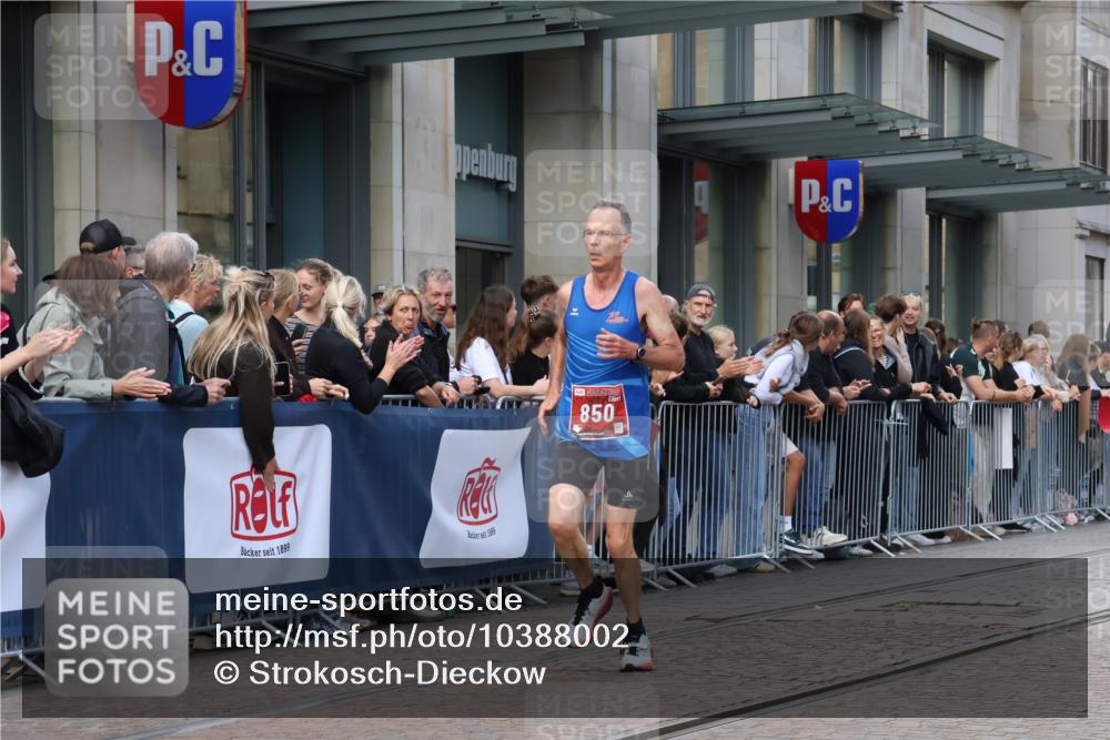 13.09.2026 - 21. swb-Marathon Bremen Strokosch-Dieckow http://msf.ph/oto/10388002 13.09.2026 12:57:23 Ziel 919, 2986, 4795, 6264, 365, 850, 1875, 2986, 3368, 5912, 6264 meine-sportfotos.de