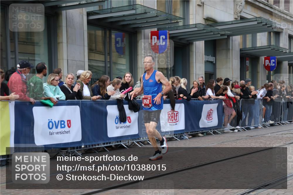 13.09.2026 - 21. swb-Marathon Bremen Strokosch-Dieckow http://msf.ph/oto/10388015 13.09.2026 12:57:24 Ziel 919, 4795, 850, 1875, 2986, 3368, 5912, 6264 meine-sportfotos.de