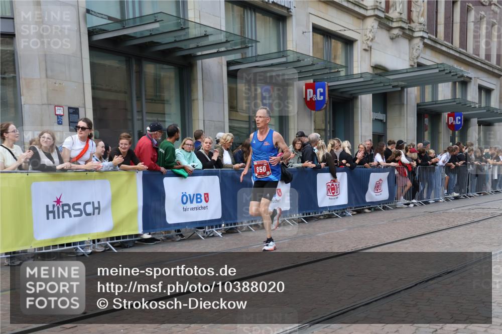 13.09.2026 - 21. swb-Marathon Bremen Strokosch-Dieckow http://msf.ph/oto/10388020 13.09.2026 12:57:24 Ziel 919, 4795, 850, 1875, 2986, 3368, 5912, 6264 meine-sportfotos.de