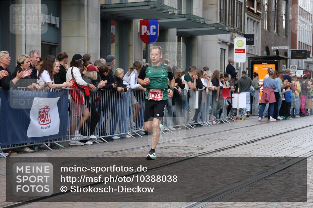 13.09.2026 - 21. swb-Marathon Bremen Strokosch-Dieckow http://msf.ph/oto/10388038 13.09.2026 12:57:34 Ziel 1323, 9065, 919, 1875, 2986, 4795, 5912, 6264 meine-sportfotos.de