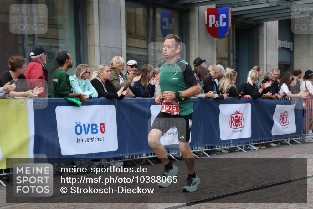 13.09.2026 - 21. swb-Marathon Bremen Strokosch-Dieckow http://msf.ph/oto/10388065 13.09.2026 12:57:36 Ziel 1323, 2099, 9065, 919, 1875, 2986, 4795, 6264 meine-sportfotos.de