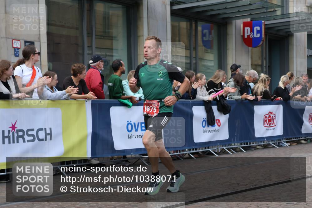 13.09.2026 - 21. swb-Marathon Bremen Strokosch-Dieckow http://msf.ph/oto/10388071 13.09.2026 12:57:37 Ziel 1323, 2099, 9065, 919, 1875, 2986, 4795, 6264 meine-sportfotos.de