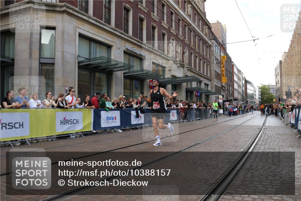 13.09.2026 - 21. swb-Marathon Bremen Strokosch-Dieckow http://msf.ph/oto/10388157 13.09.2026 12:57:46 Ziel 1323, 1604, 1717, 2073, 2099, 9065, 919, 2986, 4795, 6264 meine-sportfotos.de