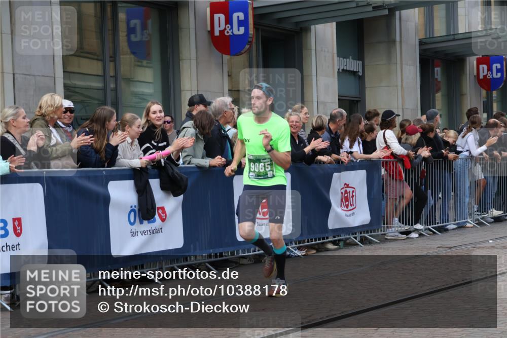 13.09.2026 - 21. swb-Marathon Bremen Strokosch-Dieckow http://msf.ph/oto/10388178 13.09.2026 12:57:48 Ziel 1323, 1379, 1604, 1717, 2073, 2099, 9065, 919, 2986, 4795, 6264 meine-sportfotos.de