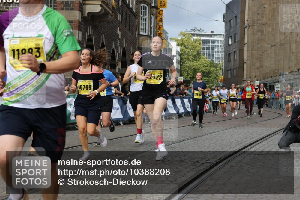 13.09.2026 - 21. swb-Marathon Bremen Strokosch-Dieckow http://msf.ph/oto/10388208 13.09.2026 11:09:34 Ziel 10314, 10321, 10570, 10630, 10664, 10686, 10694, 10823, 10983, 11091, 11138, 11304, 11578, 11764, 11882, 11883, 11915, 11987, 11995, 12155, 12322, 12337, 12491, 12554, 13607, 10234, 10386, 10417, 10645, 10696, 10712, 10737, 10785, 10990, 10991, 11937, 12409, 12449 meine-sportfotos.de