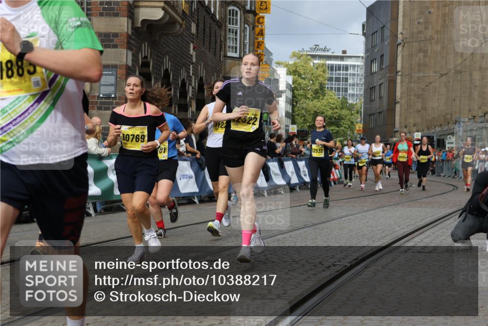 13.09.2026 - 21. swb-Marathon Bremen Strokosch-Dieckow http://msf.ph/oto/10388217 13.09.2026 11:09:34 Ziel 10314, 10321, 10570, 10630, 10664, 10686, 10694, 10823, 10983, 11091, 11138, 11304, 11578, 11764, 11882, 11883, 11915, 11987, 11995, 12155, 12322, 12337, 12491, 12554, 13607, 10234, 10386, 10417, 10645, 10696, 10712, 10737, 10785, 10990, 10991, 11937, 12409, 12449 meine-sportfotos.de