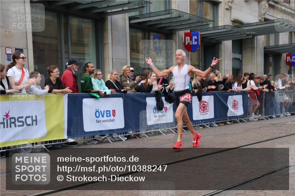 13.09.2026 - 21. swb-Marathon Bremen Strokosch-Dieckow http://msf.ph/oto/10388247 13.09.2026 12:58:11 Ziel 346, 1379, 1472, 2049, 5672, 6198, 8311, 8394, 1323, 1604, 1717, 2073, 2099, 9065 meine-sportfotos.de
