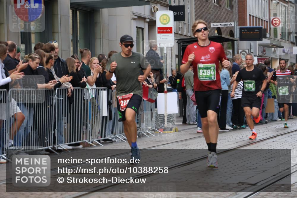 13.09.2026 - 21. swb-Marathon Bremen Strokosch-Dieckow http://msf.ph/oto/10388258 13.09.2026 12:58:13 Ziel 346, 1472, 2049, 5672, 6198, 8311, 8394, 1323, 1379, 1604, 1717, 2073, 2099, 9065 meine-sportfotos.de