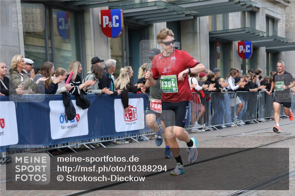 13.09.2026 - 21. swb-Marathon Bremen Strokosch-Dieckow http://msf.ph/oto/10388294 13.09.2026 12:58:15 Ziel 346, 1472, 2049, 5672, 6198, 8311, 8394, 1323, 1379, 1472, 1604, 1717, 2073, 2099, 9065 meine-sportfotos.de