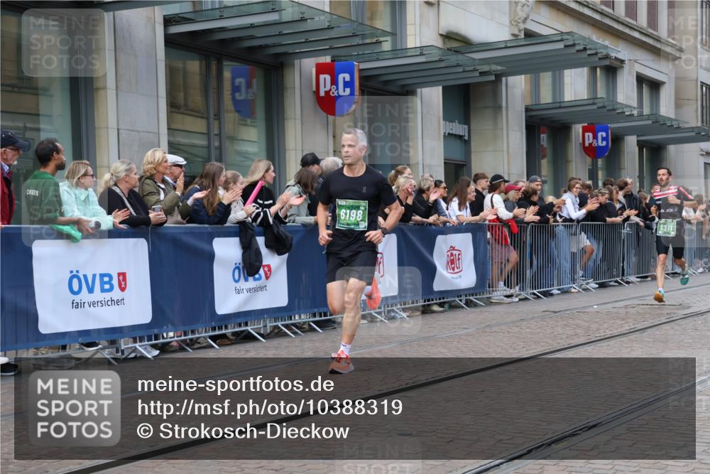 13.09.2026 - 21. swb-Marathon Bremen Strokosch-Dieckow http://msf.ph/oto/10388319 13.09.2026 12:58:17 Ziel 346, 2049, 5672, 6198, 6929, 8311, 8394, 1323, 1379, 1472, 1604, 1717, 2073, 2099, 9065 meine-sportfotos.de