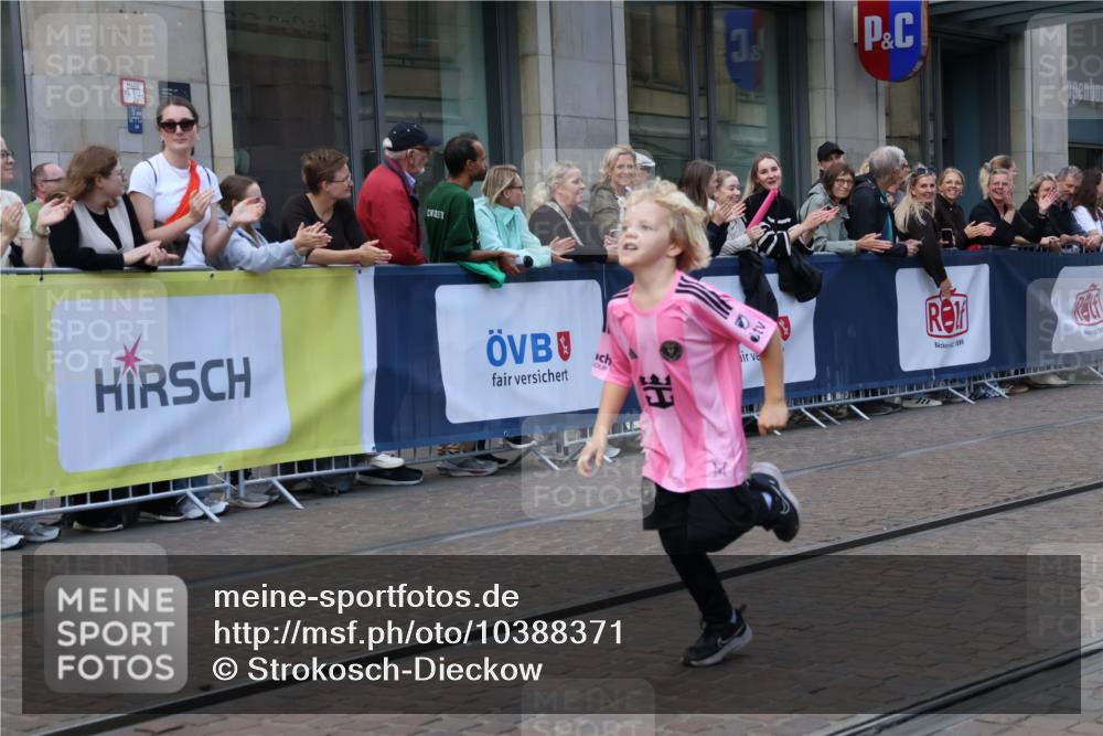 13.09.2026 - 21. swb-Marathon Bremen Strokosch-Dieckow http://msf.ph/oto/10388371 13.09.2026 12:58:20 Ziel 346, 1576, 2049, 5672, 6198, 6929, 8311, 8394, 1379, 1472, 1604, 1717, 2073, 2099, 9065 meine-sportfotos.de