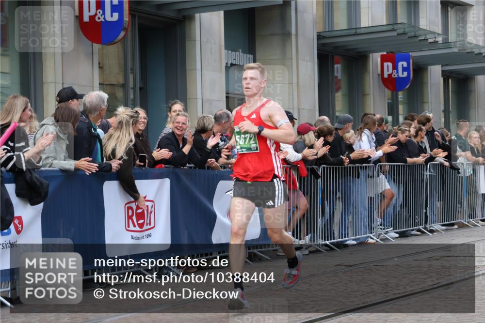 13.09.2026 - 21. swb-Marathon Bremen Strokosch-Dieckow http://msf.ph/oto/10388404 13.09.2026 12:58:23 Ziel 346, 1576, 2049, 3624, 5672, 6198, 6929, 8065, 8311, 8394, 1379, 1472, 1604, 1717, 2073, 2099, 9065 meine-sportfotos.de