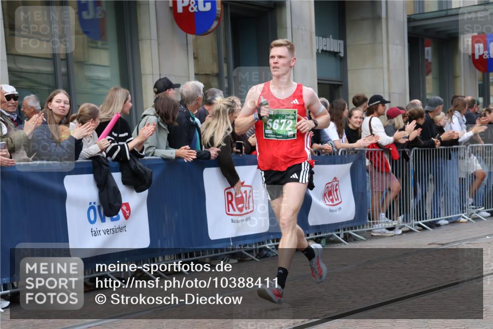 13.09.2026 - 21. swb-Marathon Bremen Strokosch-Dieckow http://msf.ph/oto/10388411 13.09.2026 12:58:23 Ziel 346, 1576, 2049, 3624, 5672, 6198, 6929, 8065, 8311, 8394, 1379, 1472, 1604, 1717, 2073, 2099, 9065 meine-sportfotos.de