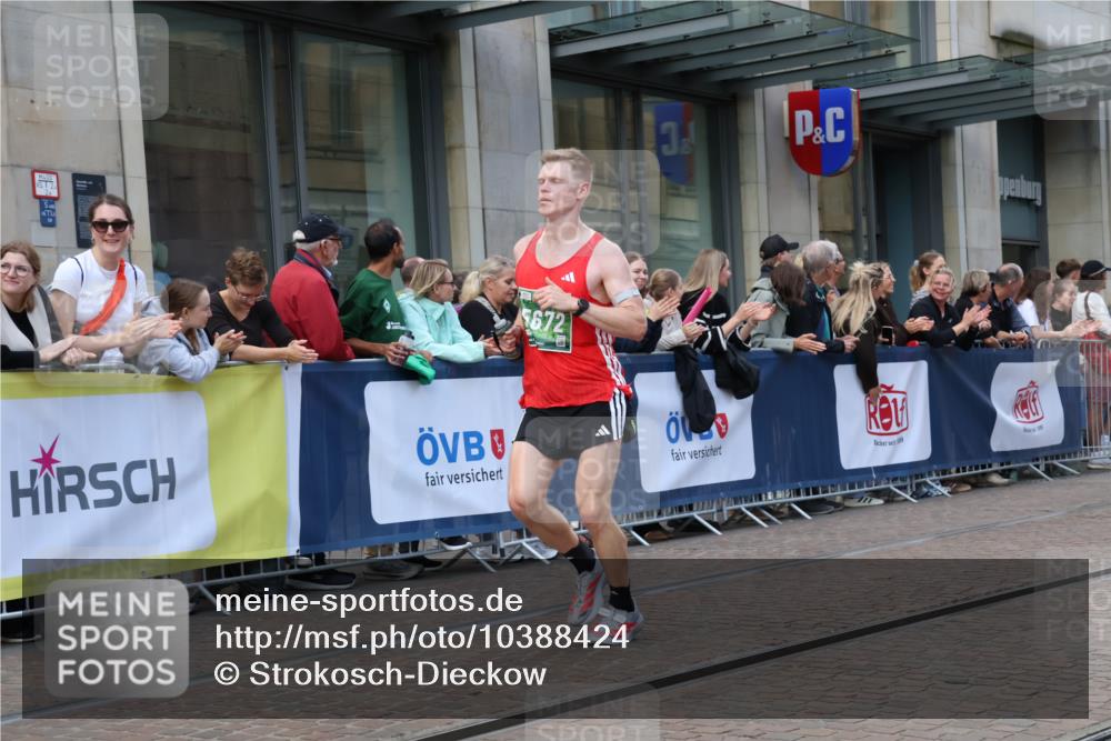 13.09.2026 - 21. swb-Marathon Bremen Strokosch-Dieckow http://msf.ph/oto/10388424 13.09.2026 12:58:24 Ziel 346, 1576, 2049, 3624, 5672, 6198, 6929, 8065, 8311, 8394, 1379, 1472, 1604, 1717, 2073, 2099, 6198, 8394 meine-sportfotos.de