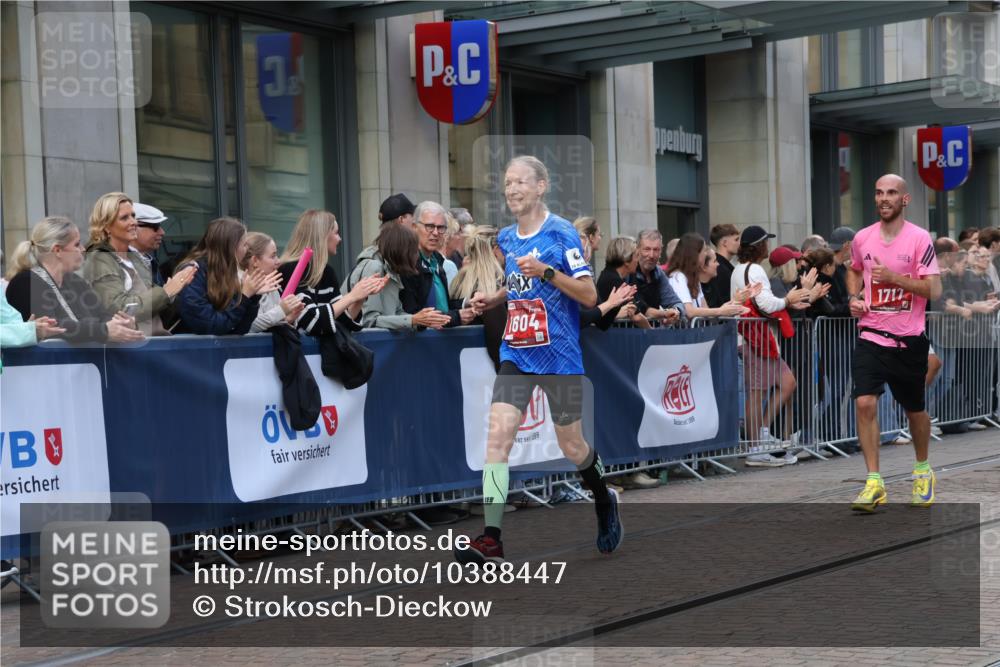 13.09.2026 - 21. swb-Marathon Bremen Strokosch-Dieckow http://msf.ph/oto/10388447 13.09.2026 12:58:27 Ziel 346, 1576, 2049, 3624, 4847, 5672, 6929, 8065, 1379, 1472, 1604, 1717, 2073, 6198, 8311, 8394 meine-sportfotos.de