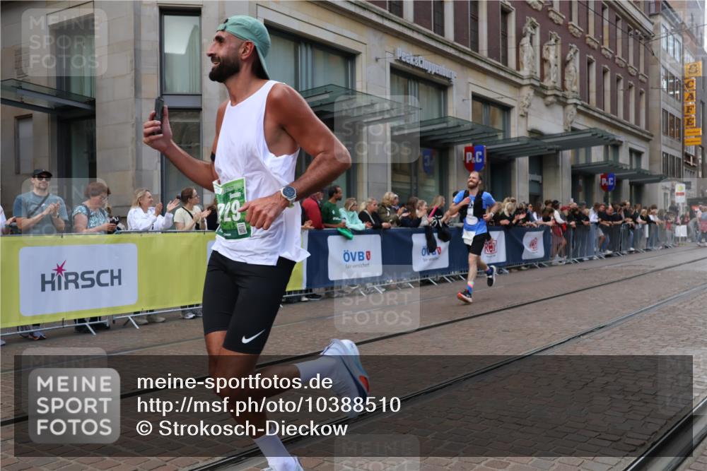 13.09.2026 - 21. swb-Marathon Bremen Strokosch-Dieckow http://msf.ph/oto/10388510 13.09.2026 12:58:31 Ziel 1118, 1576, 2049, 3624, 4847, 5672, 6929, 8065, 8994, 9329, 346, 1379, 1472, 1604, 1717, 6198, 8311, 8394 meine-sportfotos.de