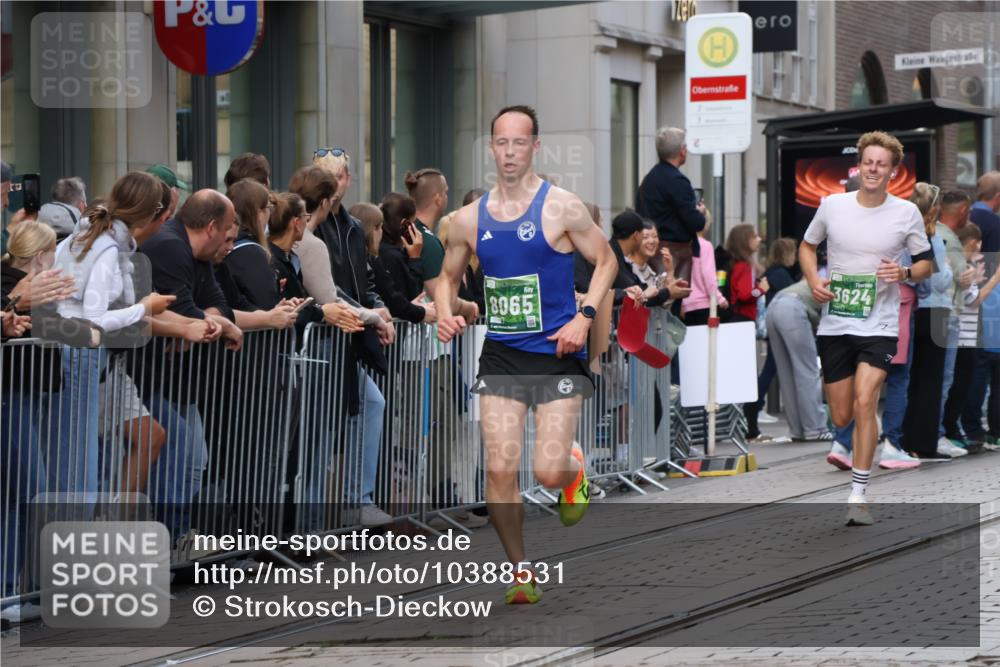 13.09.2026 - 21. swb-Marathon Bremen Strokosch-Dieckow http://msf.ph/oto/10388531 13.09.2026 12:58:35 Ziel 1118, 1576, 3624, 4399, 4847, 6929, 8065, 8994, 9120, 9329, 346, 1379, 1472, 1604, 1717, 2049, 5672, 6198, 8311, 8394 meine-sportfotos.de