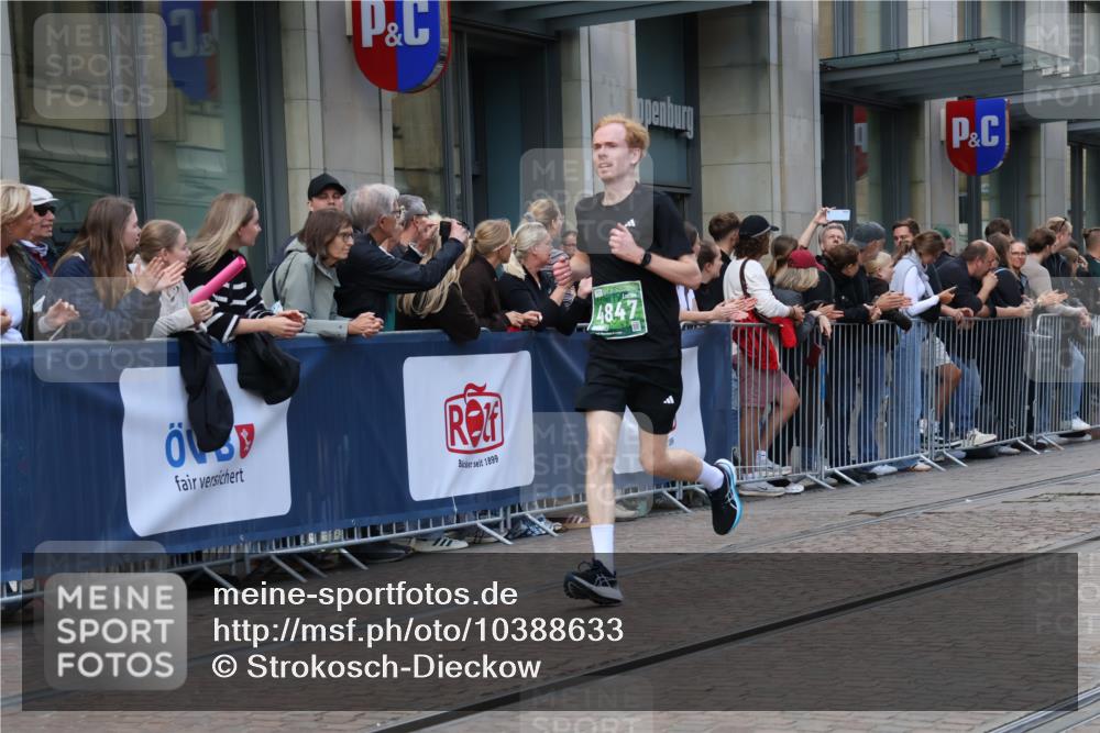 13.09.2026 - 21. swb-Marathon Bremen Strokosch-Dieckow http://msf.ph/oto/10388633 13.09.2026 12:58:42 Ziel 1118, 1508, 1576, 3584, 3624, 3688, 4399, 4847, 6929, 6991, 8065, 8994, 9120, 9329, 346, 2049, 5672, 6198, 6929, 8311, 8394 meine-sportfotos.de