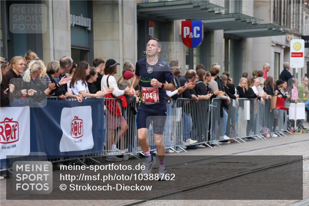 13.09.2026 - 21. swb-Marathon Bremen Strokosch-Dieckow http://msf.ph/oto/10388762 13.09.2026 12:58:52 Ziel 658, 1118, 1248, 1508, 1751, 1800, 1993, 2651, 3584, 3688, 4096, 4399, 6991, 8383, 8994, 9120, 9329, 9533, 346, 1576, 2049, 3624, 4847, 5672, 6929, 8065 meine-sportfotos.de