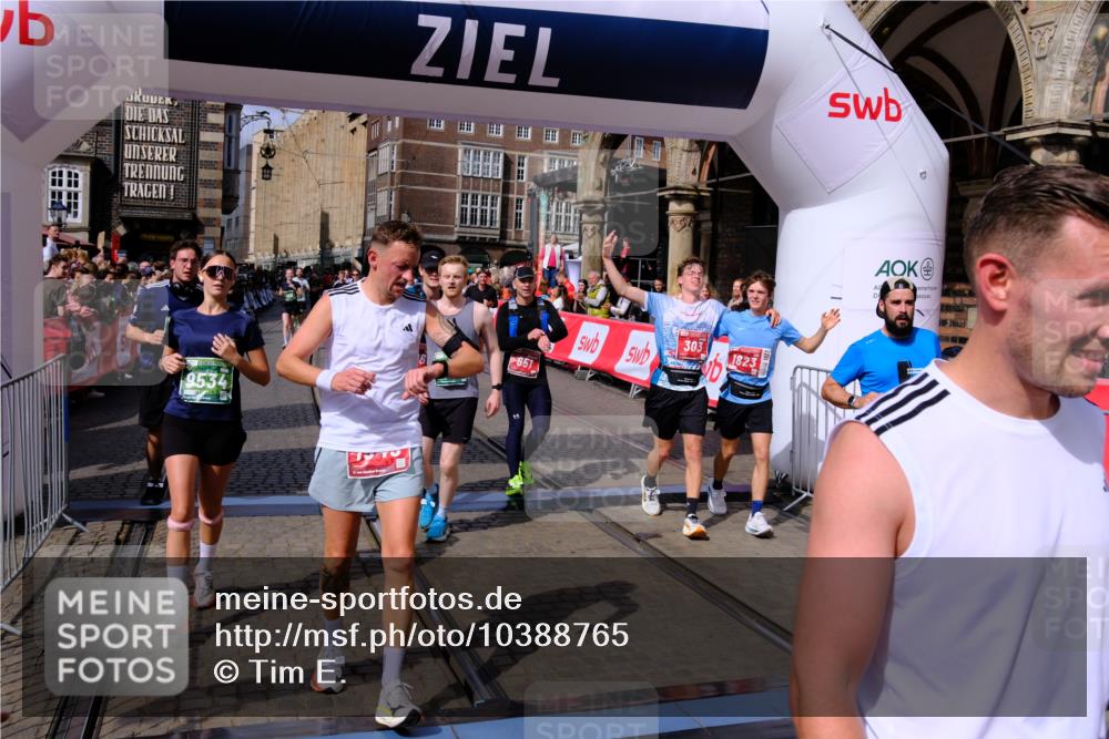 13.09.2026 - 21. swb-Marathon Bremen Tim E. http://msf.ph/oto/10388765 13.09.2026 13:30:06 Ziel 109, 124, 454, 716, 1073, 1173, 1205, 1581, 1759, 1848, 1861, 2289, 3320, 3618, 3667, 3908, 4115, 4524, 4575, 4576, 6006, 6127, 6725, 7079, 7093, 7384, 7884, 8267, 8481, 8594, 8612, 8771, 8899, 9049, 9534, 9747, 9770, 10013, 13031 meine-sportfotos.de