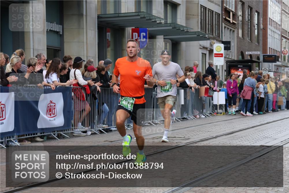 13.09.2026 - 21. swb-Marathon Bremen Strokosch-Dieckow http://msf.ph/oto/10388794 13.09.2026 12:58:54 Ziel 658, 1118, 1248, 1508, 1751, 1800, 1993, 2651, 3584, 3688, 4096, 4399, 6991, 8383, 8994, 9120, 9329, 9533, 346, 1576, 2049, 3624, 4847, 5672, 6929, 8065 meine-sportfotos.de