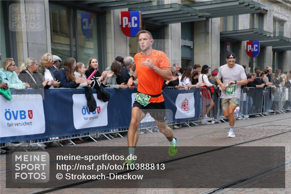 13.09.2026 - 21. swb-Marathon Bremen Strokosch-Dieckow http://msf.ph/oto/10388813 13.09.2026 12:58:55 Ziel 658, 1118, 1248, 1508, 1751, 1800, 1993, 2651, 3584, 3688, 4096, 4399, 6991, 8383, 8994, 9120, 9329, 9533, 1576, 2049, 3624, 4847, 5672, 6929, 8065, 9329 meine-sportfotos.de
