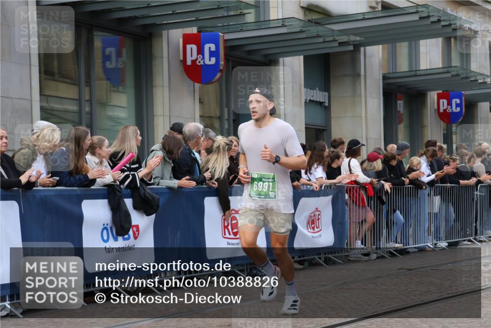 13.09.2026 - 21. swb-Marathon Bremen Strokosch-Dieckow http://msf.ph/oto/10388826 13.09.2026 12:58:55 Ziel 658, 1118, 1248, 1508, 1751, 1800, 1993, 2651, 3584, 3688, 4096, 4399, 6991, 8383, 8994, 9120, 9329, 9533, 1576, 2049, 3624, 4847, 5672, 6929, 8065, 9329 meine-sportfotos.de