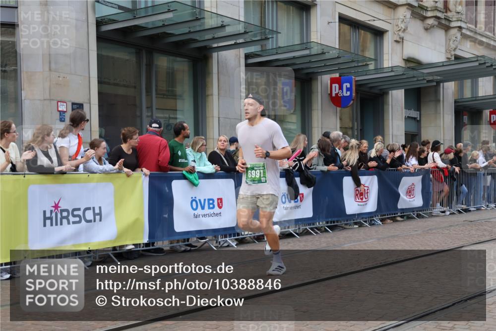 13.09.2026 - 21. swb-Marathon Bremen Strokosch-Dieckow http://msf.ph/oto/10388846 13.09.2026 12:58:56 Ziel 658, 1118, 1248, 1508, 1751, 1800, 1993, 2651, 3584, 3688, 4096, 4399, 6991, 8383, 8994, 9120, 9533, 1118, 1576, 2049, 3624, 4847, 5672, 6929, 8065, 8994, 9329 meine-sportfotos.de