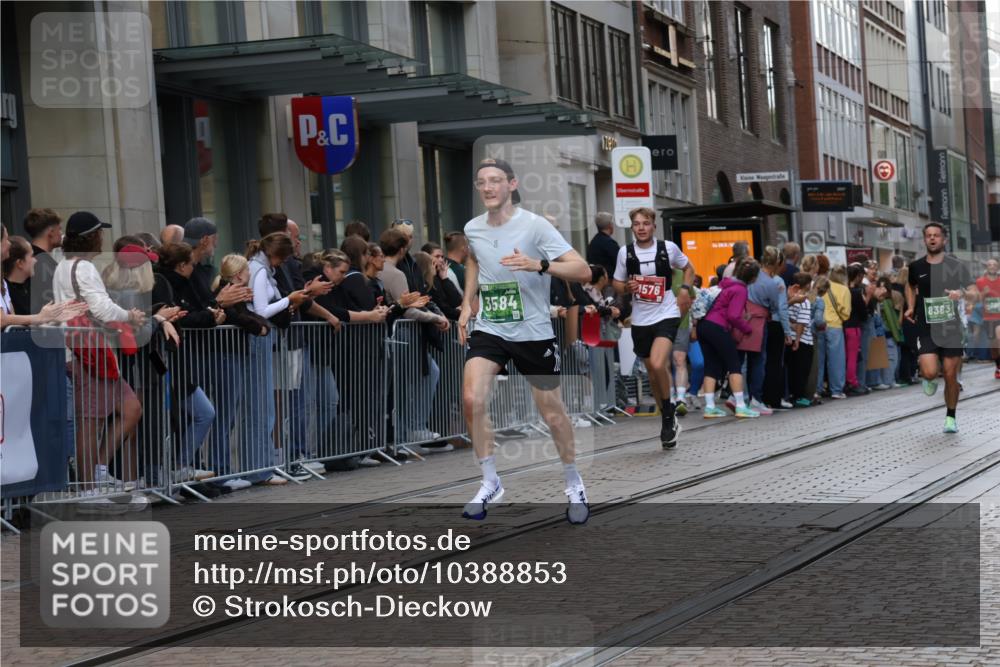 13.09.2026 - 21. swb-Marathon Bremen Strokosch-Dieckow http://msf.ph/oto/10388853 13.09.2026 12:58:59 Ziel 658, 1248, 1508, 1751, 1800, 1993, 2651, 3584, 3688, 4096, 4399, 6991, 8383, 9533, 1118, 1576, 2049, 3624, 4399, 4847, 6929, 8065, 8994, 9120, 9329 meine-sportfotos.de