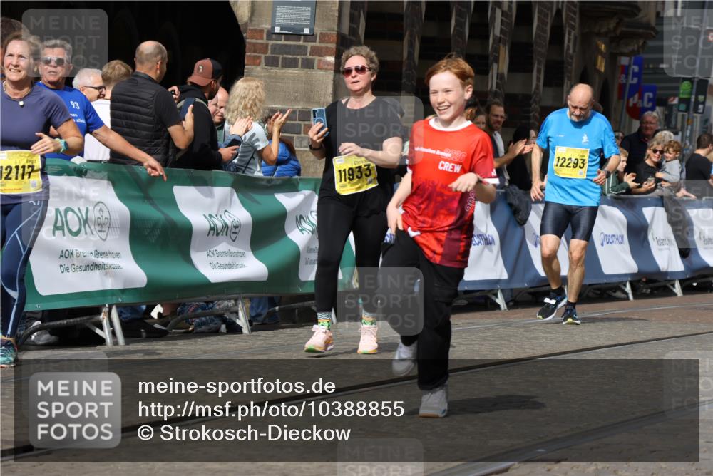13.09.2026 - 21. swb-Marathon Bremen Strokosch-Dieckow http://msf.ph/oto/10388855 13.09.2026 11:10:18 Ziel 10299, 10435, 10645, 10737, 10751, 11119, 11383, 11437, 11441, 12207, 12449, 10002, 10169, 10247, 10361, 10362, 10422, 10706, 10719, 10768, 10791, 10890, 11080, 11300, 11382, 11957, 11982, 12227, 12454, 12550 meine-sportfotos.de