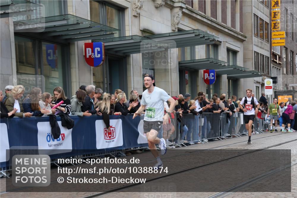 13.09.2026 - 21. swb-Marathon Bremen Strokosch-Dieckow http://msf.ph/oto/10388874 13.09.2026 12:59:00 Ziel 658, 1248, 1508, 1751, 1800, 1993, 2651, 3584, 3688, 4096, 6991, 8383, 9533, 1118, 1576, 3624, 4399, 4847, 6929, 8065, 8994, 9120, 9329 meine-sportfotos.de