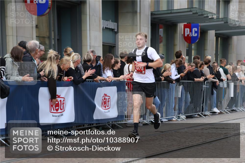13.09.2026 - 21. swb-Marathon Bremen Strokosch-Dieckow http://msf.ph/oto/10388907 13.09.2026 12:59:01 Ziel 658, 1248, 1508, 1751, 1800, 1993, 2651, 3251, 3584, 3688, 4096, 6991, 8383, 9533, 1118, 1576, 3624, 3688, 4399, 4847, 6929, 8065, 8994, 9120, 9329 meine-sportfotos.de