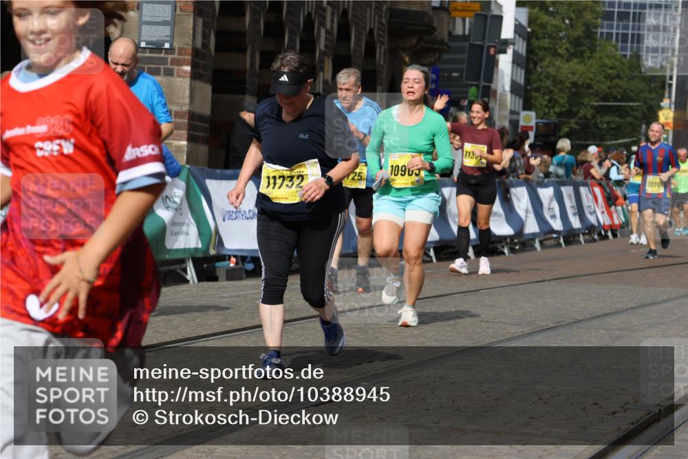 13.09.2026 - 21. swb-Marathon Bremen Strokosch-Dieckow http://msf.ph/oto/10388945 13.09.2026 11:10:21 Ziel 10299, 10435, 10751, 11119, 11383, 11437, 11441, 11933, 12117, 12207, 10002, 10169, 10247, 10422, 10706, 10719, 10768, 10791, 10890, 11283, 11298, 11300, 11957, 11982, 12183, 12227, 12454, 12550 meine-sportfotos.de