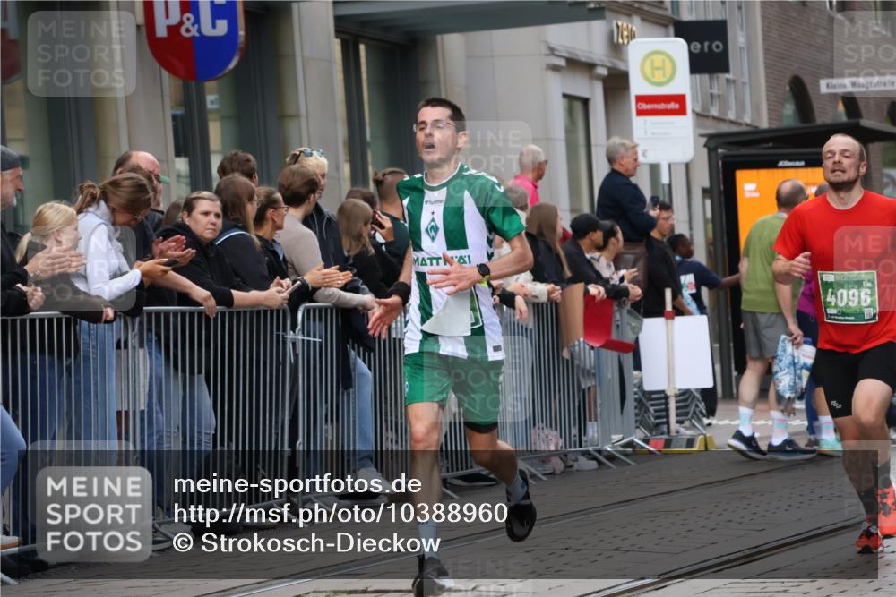 13.09.2026 - 21. swb-Marathon Bremen Strokosch-Dieckow http://msf.ph/oto/10388960 13.09.2026 12:59:05 Ziel 466, 658, 862, 1248, 1508, 1751, 1800, 1993, 2651, 3251, 3584, 4096, 6991, 8383, 9533, 1118, 1576, 3584, 3624, 3688, 4399, 4847, 6929, 6991, 8065, 8994, 9120, 9329 meine-sportfotos.de