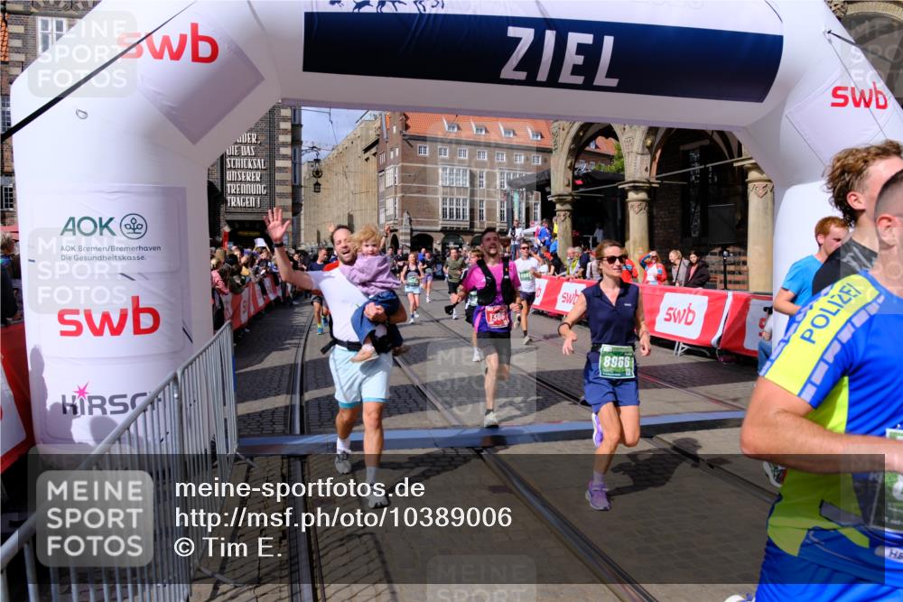 13.09.2026 - 21. swb-Marathon Bremen Tim E. http://msf.ph/oto/10389006 13.09.2026 13:30:53 Ziel 625, 800, 834, 1067, 1771, 1926, 2369, 2452, 2723, 2985, 3163, 3164, 3425, 4058, 4206, 4332, 4342, 4415, 4425, 4748, 4757, 4920, 5506, 5551, 6134, 6343, 6347, 6523, 6988, 7012, 7253, 7567, 7645, 7821, 8116, 8117, 8169, 8762, 8878, 8966, 9011, 9108, 9692, 9695, 9699, 9825, 13090 meine-sportfotos.de