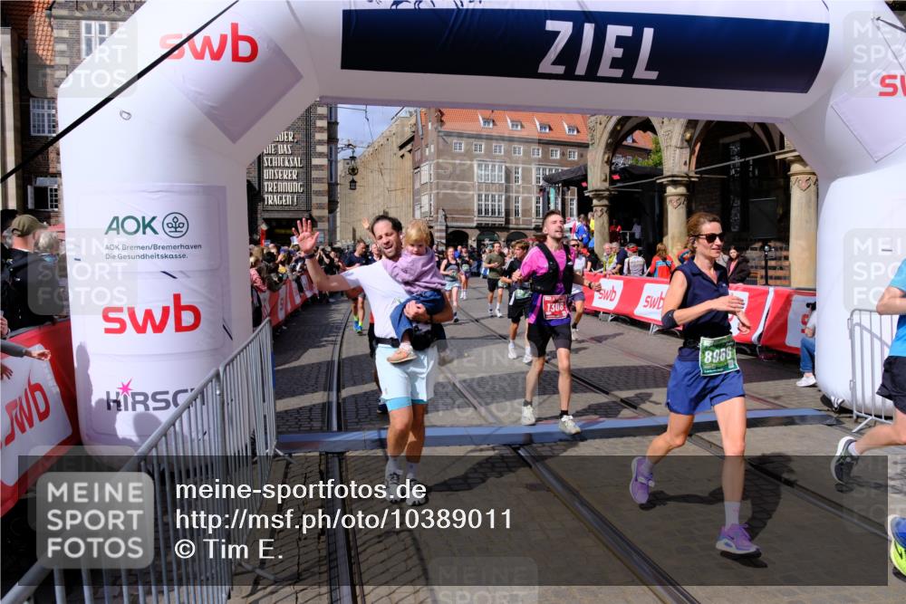 13.09.2026 - 21. swb-Marathon Bremen Tim E. http://msf.ph/oto/10389011 13.09.2026 13:30:53 Ziel 625, 800, 834, 1067, 1771, 1926, 2369, 2452, 2723, 2985, 3163, 3164, 3425, 4058, 4206, 4332, 4342, 4415, 4425, 4748, 4757, 4920, 5506, 5551, 6134, 6343, 6347, 6523, 6988, 7012, 7253, 7567, 7645, 7821, 8116, 8117, 8169, 8762, 8878, 8966, 9011, 9108, 9692, 9695, 9699, 9825, 13090 meine-sportfotos.de