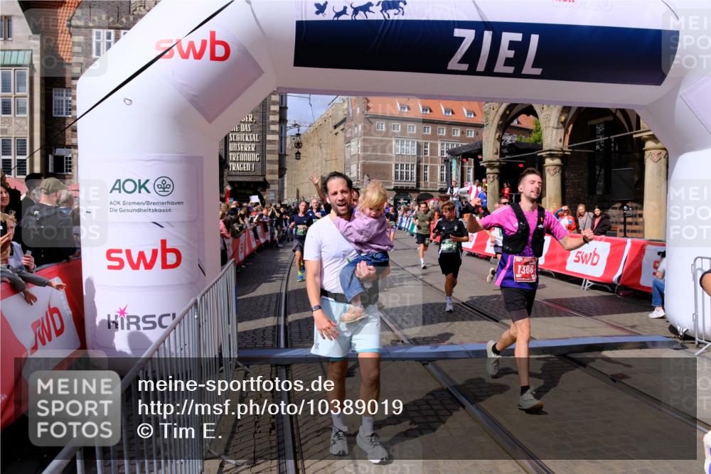 13.09.2026 - 21. swb-Marathon Bremen Tim E. http://msf.ph/oto/10389019 13.09.2026 13:30:53 Ziel 625, 800, 834, 1067, 1771, 1926, 2369, 2452, 2723, 2985, 3163, 3164, 3425, 4058, 4206, 4332, 4342, 4415, 4425, 4748, 4757, 4920, 5506, 5551, 6134, 6343, 6347, 6523, 6988, 7012, 7253, 7567, 7645, 7821, 8116, 8117, 8169, 8762, 8878, 8966, 9011, 9108, 9692, 9695, 9699, 9825, 13090 meine-sportfotos.de