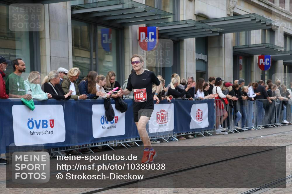 13.09.2026 - 21. swb-Marathon Bremen Strokosch-Dieckow http://msf.ph/oto/10389038 13.09.2026 12:59:12 Ziel 126, 277, 466, 658, 862, 1248, 1800, 1852, 2651, 3251, 4096, 4964, 5316, 5828, 9533, 1118, 1508, 1751, 1993, 3584, 3624, 3688, 4399, 4847, 6991, 8065, 8383, 8994, 9120, 9329 meine-sportfotos.de