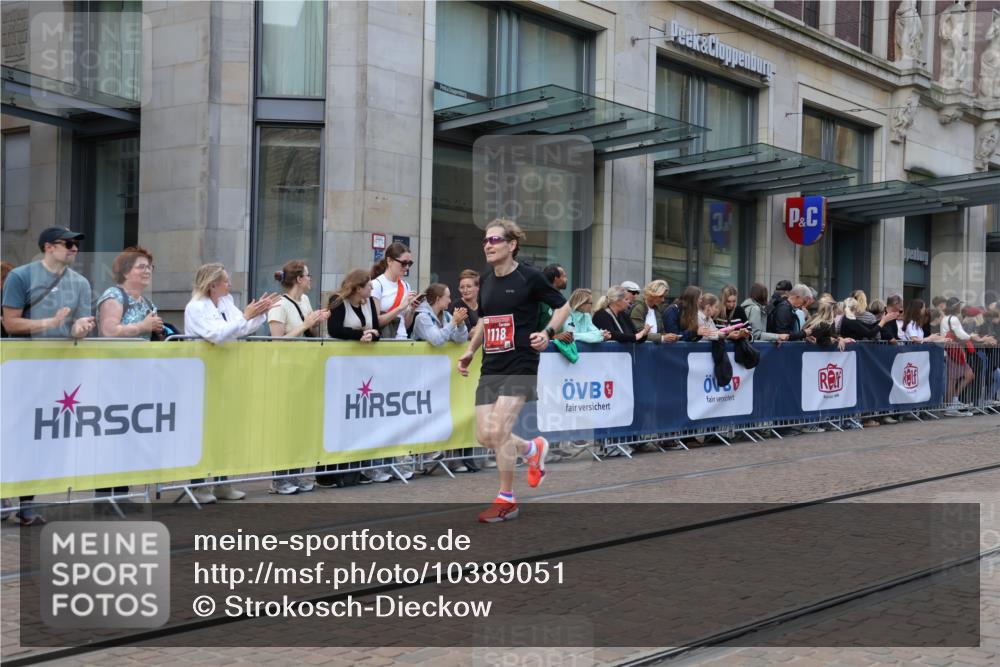13.09.2026 - 21. swb-Marathon Bremen Strokosch-Dieckow http://msf.ph/oto/10389051 13.09.2026 12:59:13 Ziel 126, 277, 466, 658, 862, 1248, 1800, 1852, 2651, 3251, 4096, 4964, 5316, 5828, 6557, 9533, 658, 1118, 1508, 1751, 1993, 3584, 3624, 3688, 4399, 4847, 6991, 8065, 8383, 8994, 9120, 9329 meine-sportfotos.de