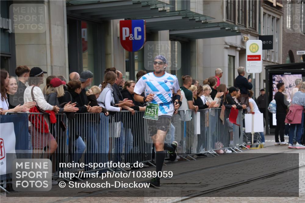 13.09.2026 - 21. swb-Marathon Bremen Strokosch-Dieckow http://msf.ph/oto/10389059 13.09.2026 12:59:16 Ziel 126, 277, 466, 862, 1248, 1800, 1852, 3251, 4964, 5316, 5828, 6557, 658, 1118, 1248, 1508, 1751, 1993, 2651, 3584, 3688, 4096, 4399, 4847, 6991, 8383, 8994, 9120, 9329, 9533 meine-sportfotos.de