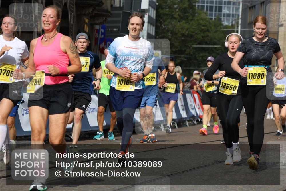 13.09.2026 - 21. swb-Marathon Bremen Strokosch-Dieckow http://msf.ph/oto/10389089 13.09.2026 11:10:30 Ziel 10299, 10362, 10751, 10963, 11382, 11725, 11732, 11933, 12117, 12207, 12293, 10247, 10422, 10768, 11047, 11283, 11298, 11300, 11309, 11327, 11583, 11736, 11846, 12183 meine-sportfotos.de
