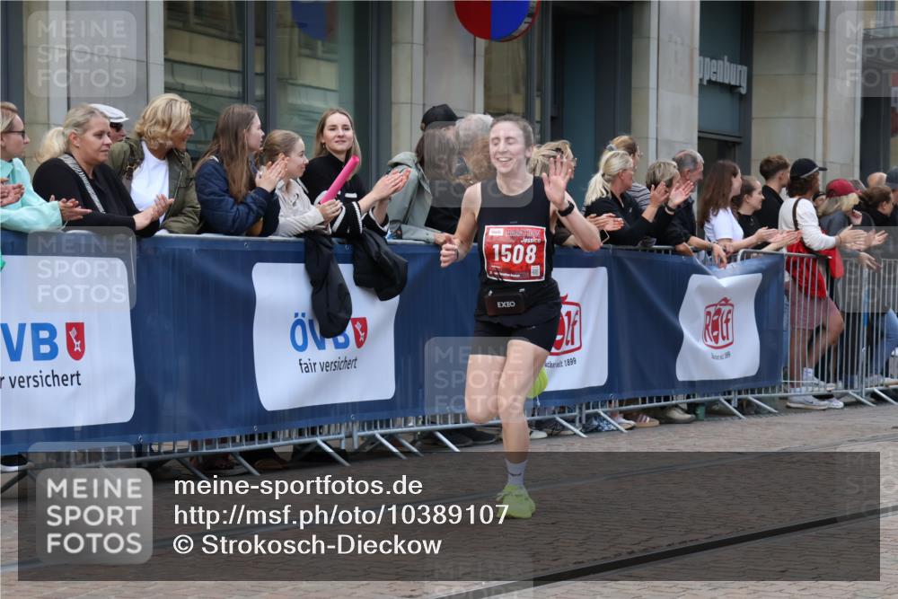 13.09.2026 - 21. swb-Marathon Bremen Strokosch-Dieckow http://msf.ph/oto/10389107 13.09.2026 12:59:24 Ziel 126, 277, 466, 807, 862, 1320, 1485, 1852, 3251, 4964, 5316, 5828, 6557, 8850, 658, 1248, 1508, 1751, 1800, 1993, 2651, 3584, 3688, 4096, 4399, 6991, 8383, 9533 meine-sportfotos.de