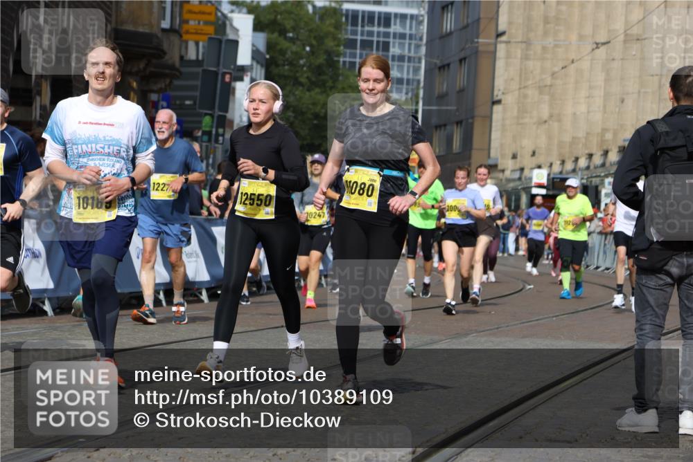 13.09.2026 - 21. swb-Marathon Bremen Strokosch-Dieckow http://msf.ph/oto/10389109 13.09.2026 11:10:31 Ziel 10299, 10361, 10362, 10751, 10963, 11382, 11725, 11732, 11933, 12117, 12207, 12293, 10768, 10911, 11047, 11283, 11298, 11300, 11309, 11327, 11513, 11583, 11736, 11846, 12183 meine-sportfotos.de