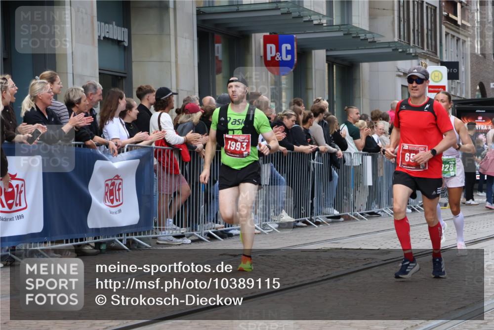 13.09.2026 - 21. swb-Marathon Bremen Strokosch-Dieckow http://msf.ph/oto/10389115 13.09.2026 12:59:25 Ziel 126, 277, 466, 807, 862, 1320, 1485, 1852, 3251, 4964, 5316, 5828, 6557, 8850, 658, 1248, 1508, 1751, 1800, 1993, 2651, 3584, 3688, 4096, 6991, 8383, 9533 meine-sportfotos.de