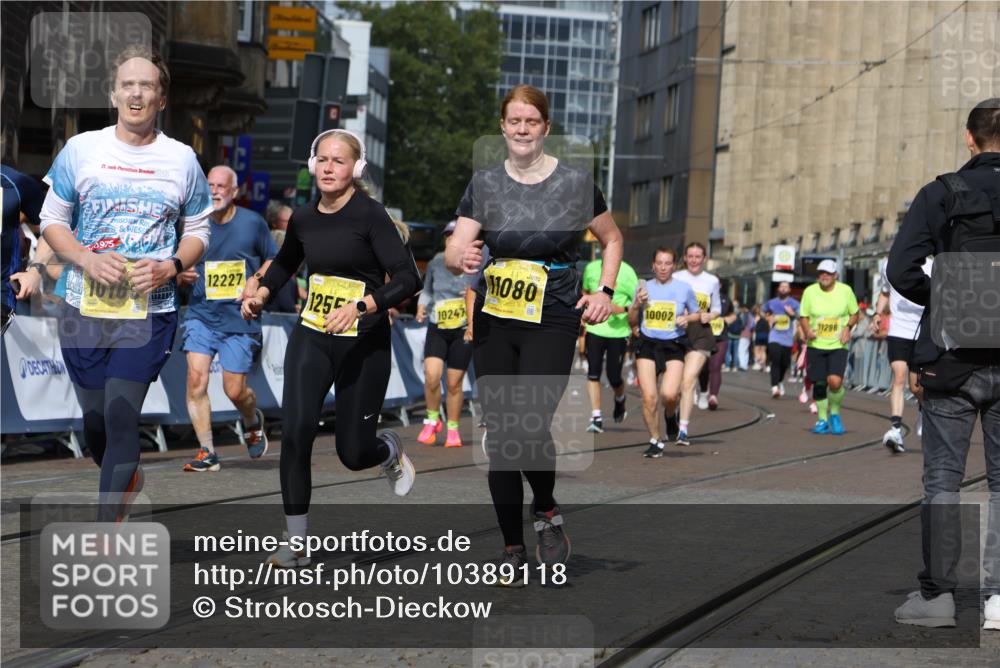 13.09.2026 - 21. swb-Marathon Bremen Strokosch-Dieckow http://msf.ph/oto/10389118 13.09.2026 11:10:32 Ziel 10361, 10362, 10751, 10963, 11080, 11382, 11725, 11732, 11933, 12117, 12207, 12293, 10461, 10462, 10768, 10911, 11047, 11283, 11298, 11309, 11327, 11513, 11583, 11736, 11846, 12183 meine-sportfotos.de