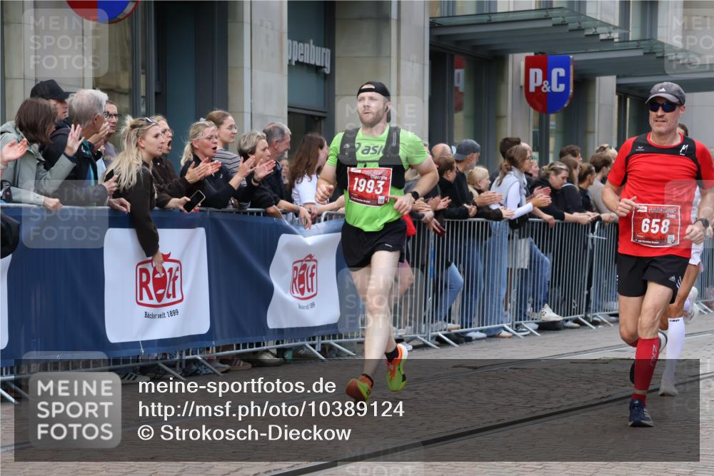 13.09.2026 - 21. swb-Marathon Bremen Strokosch-Dieckow http://msf.ph/oto/10389124 13.09.2026 12:59:26 Ziel 126, 277, 466, 807, 862, 1320, 1485, 1852, 3251, 4964, 5316, 5828, 6557, 8850, 9153, 658, 1248, 1508, 1751, 1800, 1993, 2651, 3251, 3584, 3688, 4096, 6991, 8383, 9533 meine-sportfotos.de